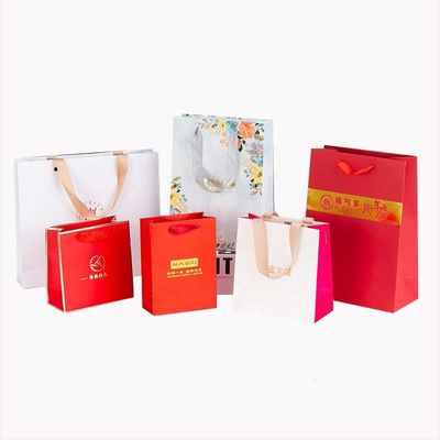 Commande sur commande acceptable Logo de luxe sac de magasinage imprimé pour un beau cadeau de vacances