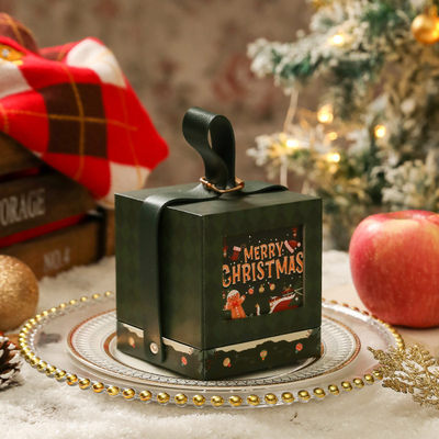 Coffret cadeau de Noël de luxe au design élégant or et rouge pour les célébrations familiales