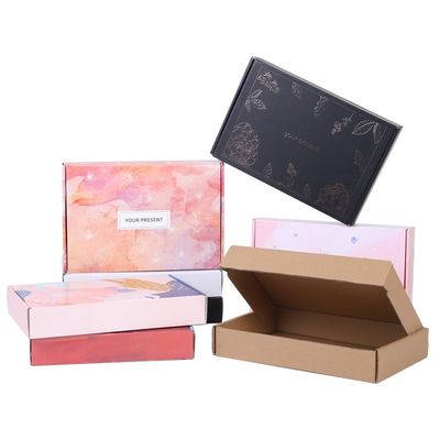 Boîtes à lettres pour chaussures et vêtements sur commande personnalisée