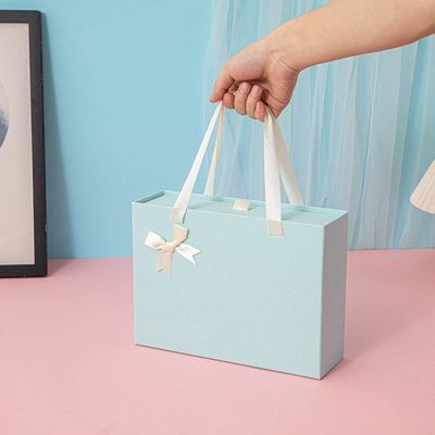 OEM accepté. échantillon gratuit portable vide glisse à l'extérieur de l'emballage type tiroir rigide boîte cadeau sac avec ruban