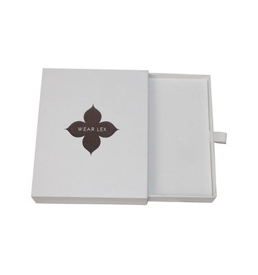 Autres cadeaux artisanaux Finition de surface boîte blanche brillante avec logo en feuille chaude argent noir