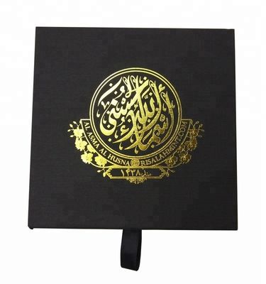 Emballage de cadeaux de luxe à l' estampage à chaud en boîte noire avec impression CMYK
