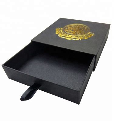 Emballage de cadeaux de luxe à l' estampage à chaud en boîte noire avec impression CMYK