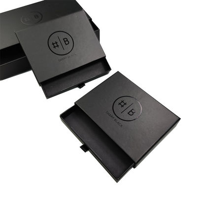 Boîte cadeau de luxe noire scellée magnétique avec finition mate et matériau en carton