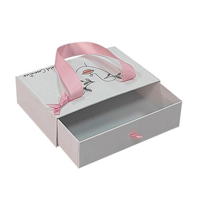 La fourrure, la soie, le foulard, les sous-vêtements, les chaussettes, les sous-vêtements, les sous-vêtements, les sous-vêtements, les sous-vêtements, les sous-vêtements, les sous-vêtements, les sous-vêtements.
