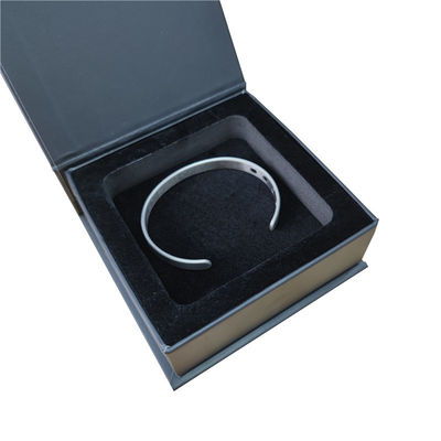 Autres Conception personnalisée papier mat noir rigide carton emballage cadeau boîte magnétique avec insert en mousse
