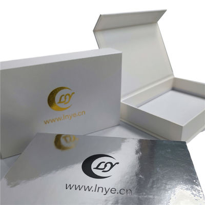 Boîte cadeau magnétique en carton ivoire blanc argenté perle avec logo Impression d'emballage personnalisé
