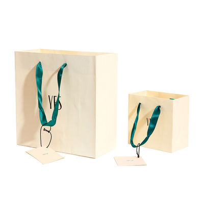 Commande sur commande acceptable Logo de luxe sac de magasinage imprimé pour un beau cadeau de vacances