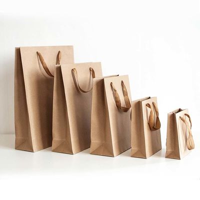 Sacs de magasinage en papier kraft brun Offset Impression de vêtements Sac en papier Logo personnalisé