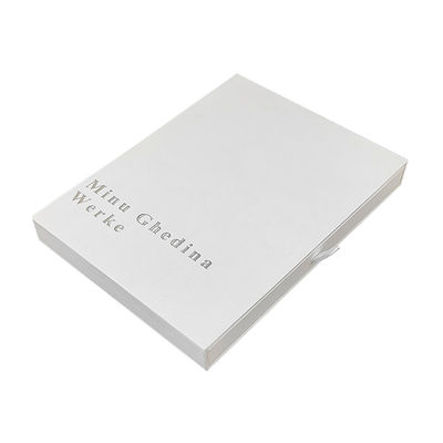 boîte blanche avec motif de texture simple élégant avec logo argenté tiroir de carton brillant bijoux petit emballage cadeau