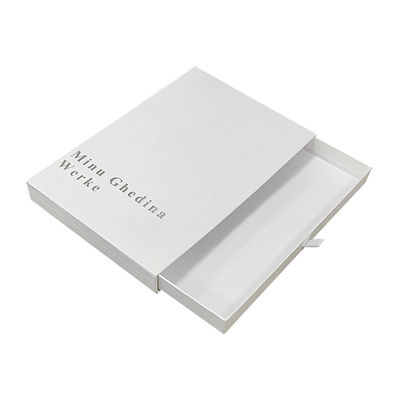 boîte blanche avec motif de texture simple élégant avec logo argenté tiroir de carton brillant bijoux petit emballage cadeau