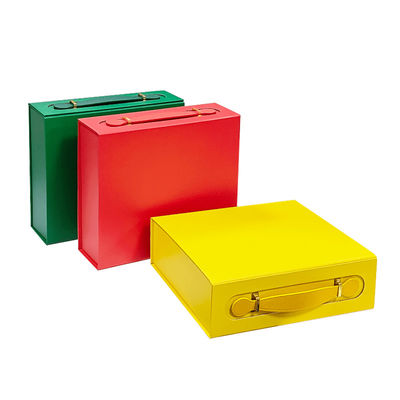 Boîte cadeau personnalisée en carton recyclable avec poignée en cuir pratique