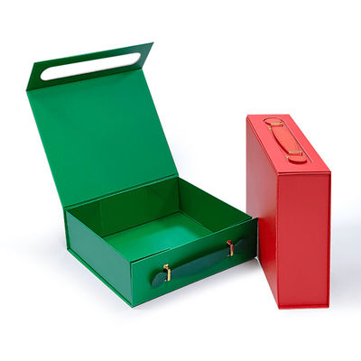 Boîte cadeau personnalisée en carton recyclable avec poignée en cuir pratique