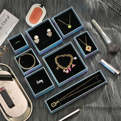 Logo personnalisé Boîtes à bijoux Collier pour femmes Boucles d'oreilles Bague magnifiquement emballé Ensemble complet de boîtes cadeaux en papier