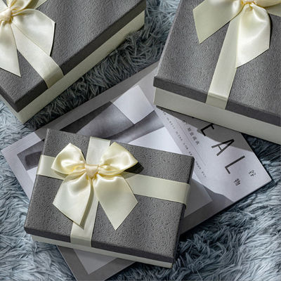 Boîte cadeau haut de gamme Emballage Taille personnalisable Pour la Saint-Valentin La fête des mères Boîte cadeau décoration arc noir blanc