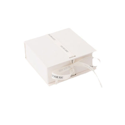 Logo de ruban blanc boîte cadeau pliable maquillage vêtements accessoires carton rigide avec stratification brillante