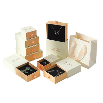 Ensemble de cosmétiques personnalisés tiroir coulissant rigide à retirer bijoux emballage cadeau boîte en papier avec insert