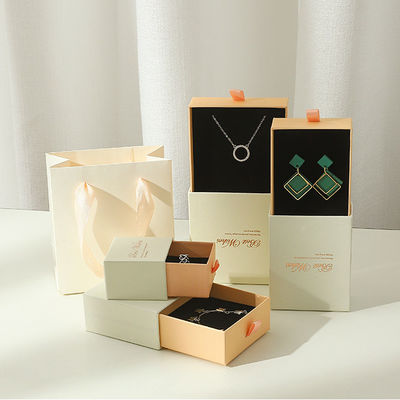 Ensemble de cosmétiques personnalisés tiroir coulissant rigide à retirer bijoux emballage cadeau boîte en papier avec insert