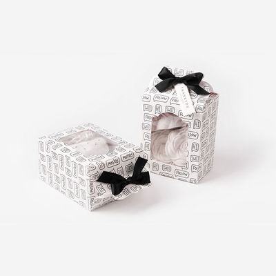 Jouet personnalisé Cosmétiques Vêtements Affichage en carton Transparent Boîte d'emballage de poupée personnalisée avec fenêtre PVC transparente
