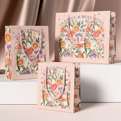 Sacs d'emballage pour vêtements personnalisés Luxe en carton ivoire Papier kraft Prix bas Sac cadeau personnalisé avec logo