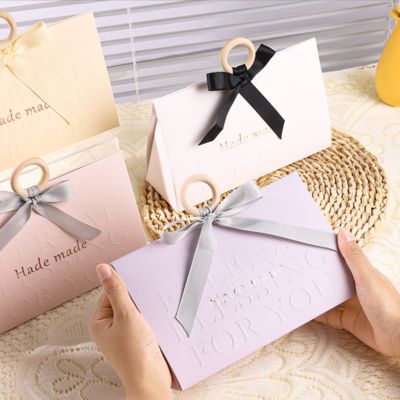 Logo personnalisé boîte pliante unique parfum de luxe emballage dur pour les parfums cosmétiques vêtements et bijoux