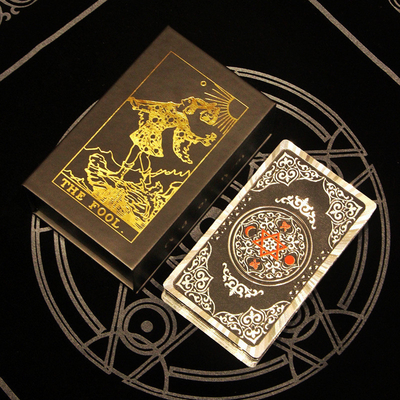 Carton rigide personnalisé Cartes de tarot de luxe Fermeture à l' aimant Boîtes de forme de livre décoratif Boîtes de fausse carte