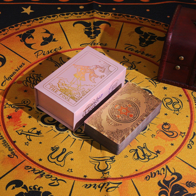 Carton rigide personnalisé Cartes de tarot de luxe Fermeture à l' aimant Boîtes de forme de livre décoratif Boîtes de fausse carte