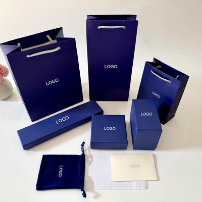 Sacs en papier pour bijoux avec logo personnalisé en gros et sacs en papier de marque Emballage cadeau de luxe Gamme complète de boîtes en papier pour l'emballage