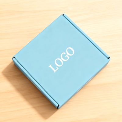 Boîte en carton ondulé personnalisée pour chaussures, vêtements, pliage, expédition et emballage avec pelliculage brillant et doublure en éponge