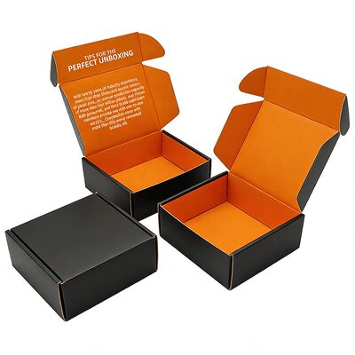 Logo personnalisé Boîte de livraison de papier ondulé à la mode et à la mode pour vêtements T-shirt Bonnet