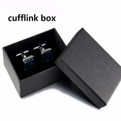 Petite boîte noire d'emballage de cadeau