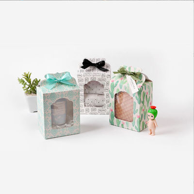 Jouet personnalisé Cosmétiques Vêtements Affichage en carton Transparent Boîte d'emballage de poupée personnalisée avec fenêtre PVC transparente