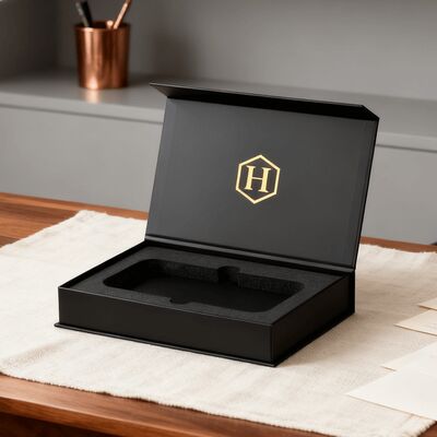 Boîte en carton personnalisée en gros, emballage, boîte cadeau magnétique, carton noir, éponge, lamination mate pour cartes de sport